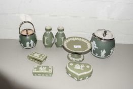 MIXED LOT VARIOUS WEDGWOOD GREEN JASPERWARES TO INCLUDE BUSCUIT BARRELS, VASES, TRINKET BOXES ETC