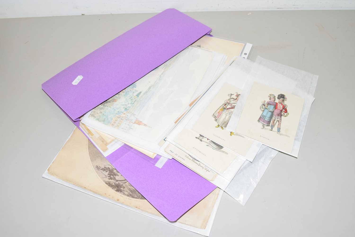 QUANTITY OF PRINTS IN PLASTIC WALLETS