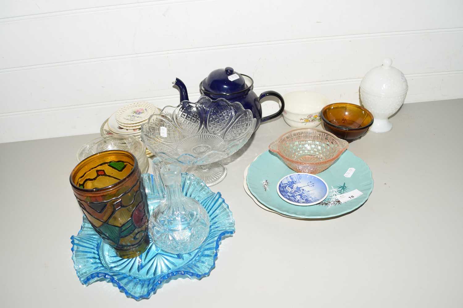 QUANTITY OF CHINA AND GLASS WARES