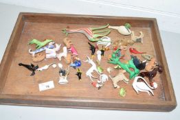 TRAY CONTAINING QUANTITY OF PLASTIC ANIMALS