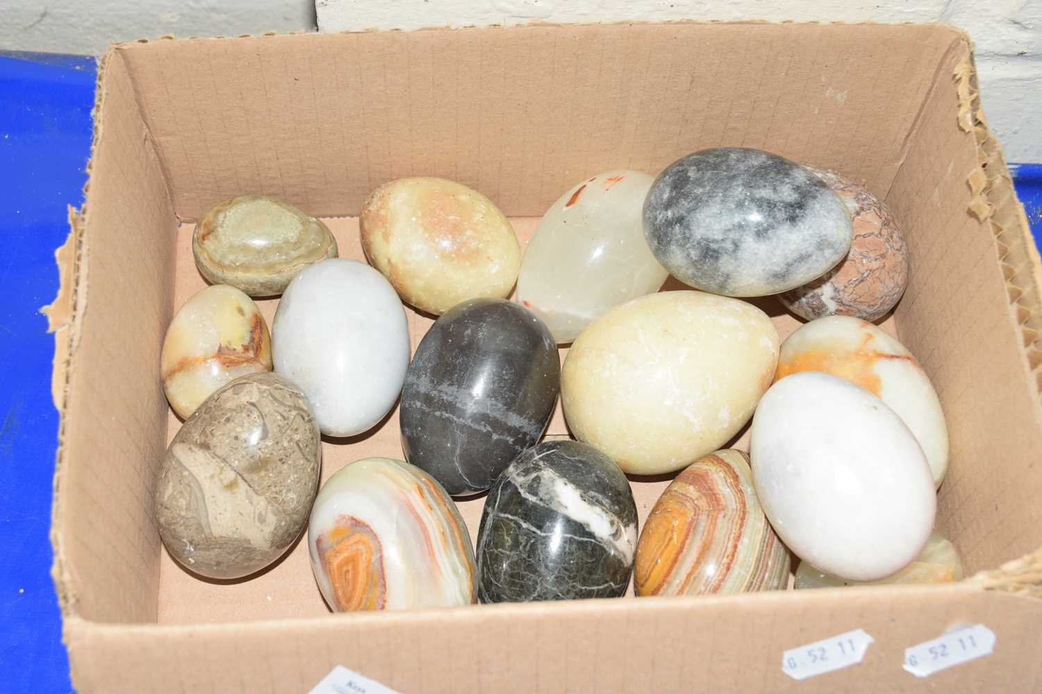 SMALL BOX CONTAINING QUANTITY OF ONYX EGGS