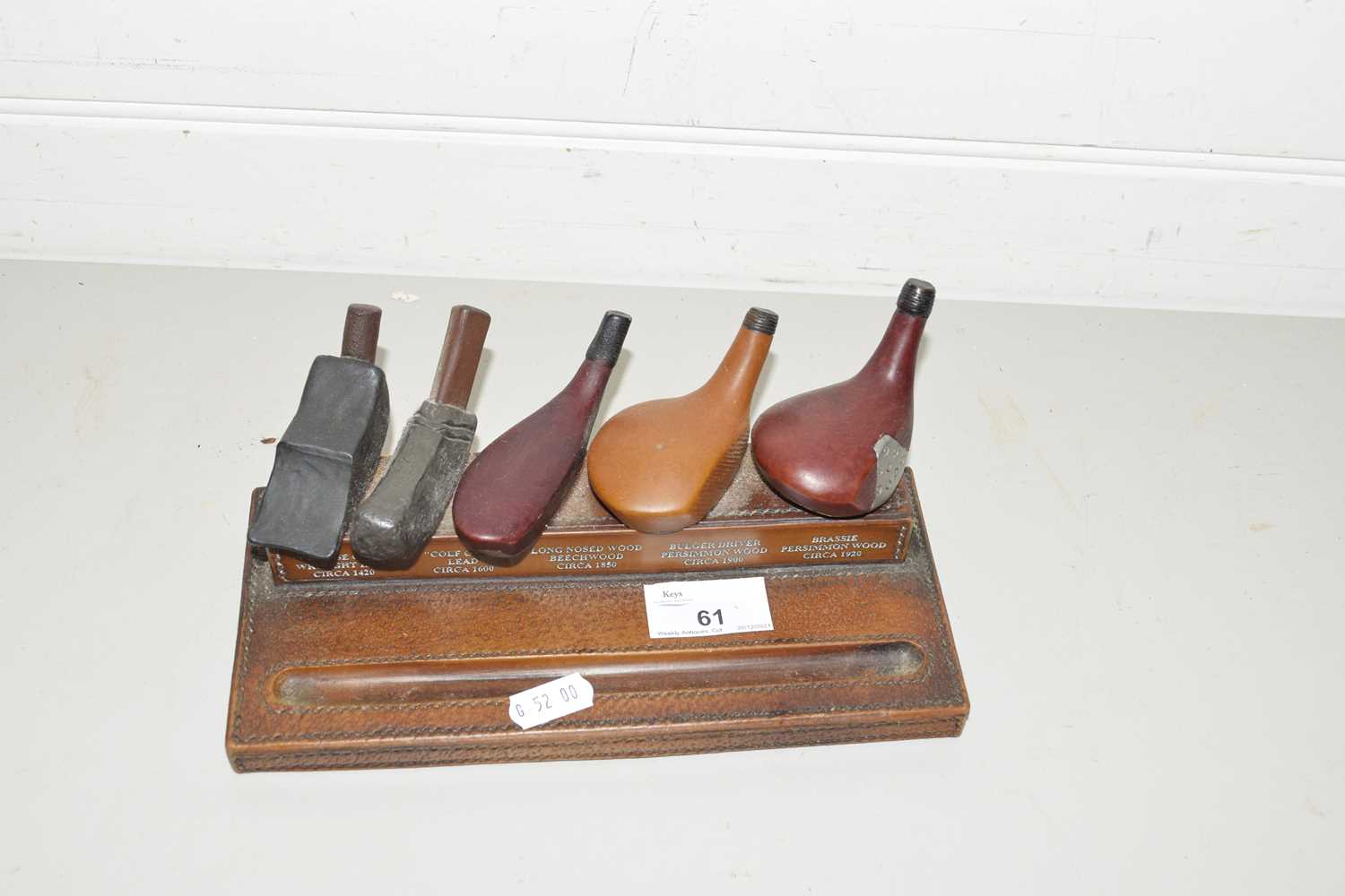 SET OF REPLICA GOLF CLUBS ON WOODEN MOUNT