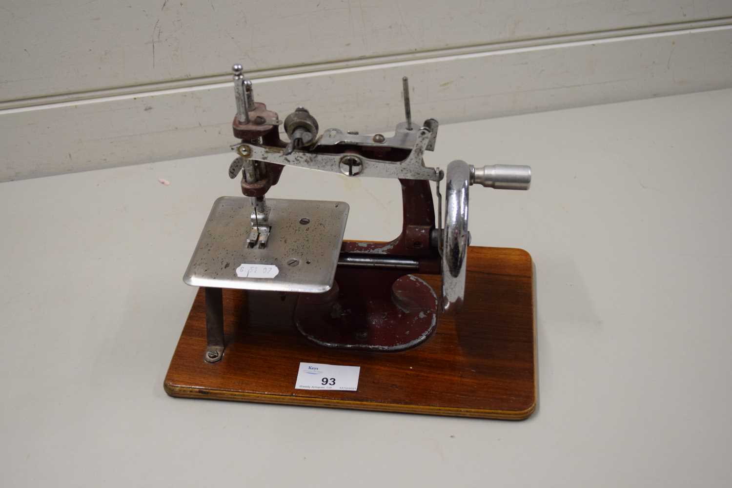 CHILD'S SEWING MACHINE