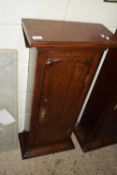 SMALL OAK SIDE CABINET, WIDTH APPROX 34CM