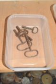 SMALL PLASTIC TRAY WITH QUANTITY OF VINTAGE WATCH KEYS