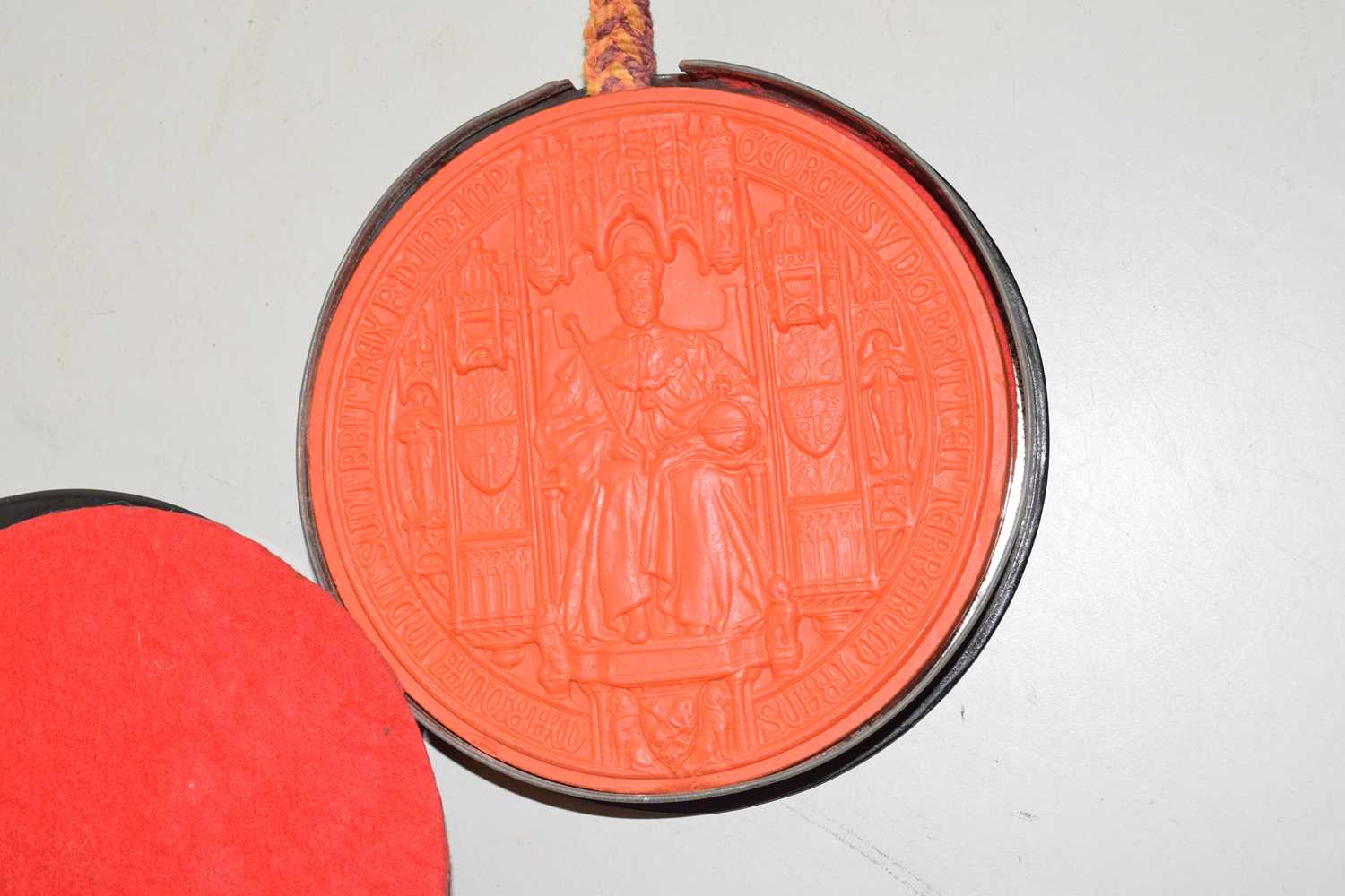 LARGE RED POTTERY GEORGE V SEAL IN ORIGINAL METAL BOX - Image 2 of 2