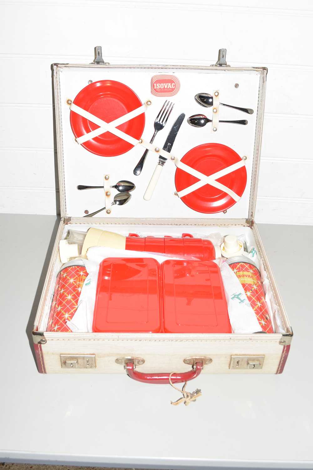 SUITCASE CONTAINING A PLASTIC PICNIC SET WITH THERMOS FLASKS - Image 2 of 2