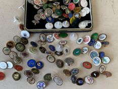 A large quantity of Golfing Club "ball markers", Scotland, England and some International - New