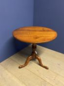 Circular snap top pedestal table