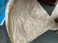 Quantity blankets, cushions, eiderdowns,(Pair 135 x 170cm) single (150w) bedthrows, see images