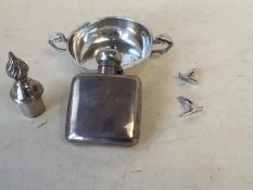 Small hallmarked silver hip flask with hinged lid 2.6 ozt engraved to front 1902. - general wear.