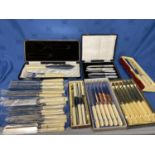 Set good quality Martin Hall & Co Sheffield, Set of 8 dinner knives & 8 side knives, the handles