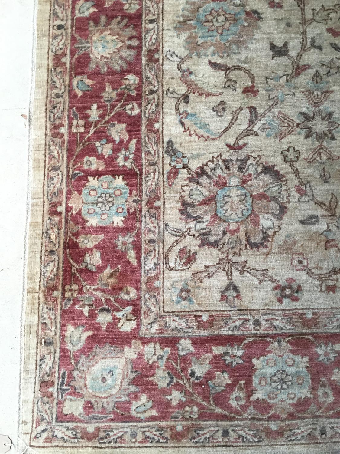 A Paskistani 100% hand knotted woollen oriental carpet, with soft fawn ground with pinks, 189 x - Image 3 of 4