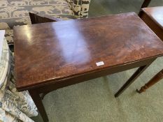 George III heavy mahogany foldover tea/card table, 78cmL x 73cm open (condition generally good, some