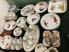 Qty of Royal Worcester Evesham and Evesham Vale pattern; Denbigh, Exotic bird Pattern plates, etc (