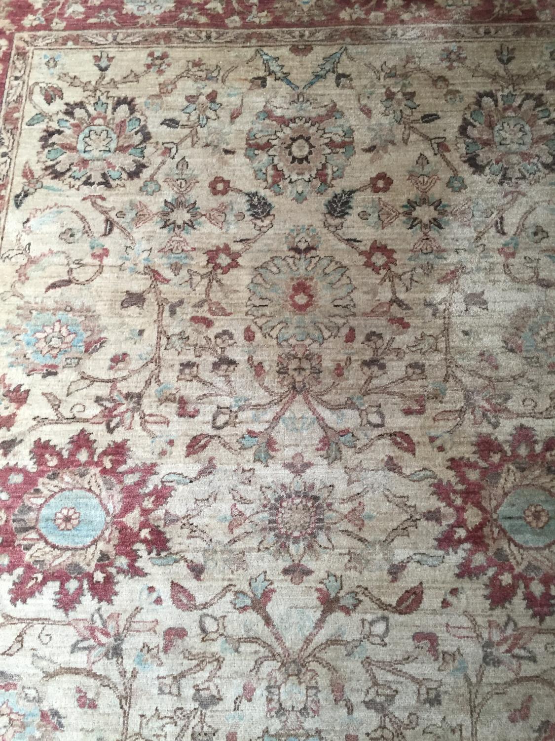 A Paskistani 100% hand knotted woollen oriental carpet, with soft fawn ground with pinks, 189 x - Image 4 of 4