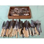 Qty vintage cutlery, Roberts and Dore