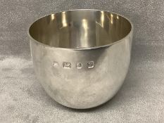 A modern silver tumbler cup by Smith and Harris, London 1998 6.5 cm H