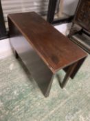 Small Georgian mahogany drop leaf dining table 91 cm W x 114 open Condition sound, wear and minor