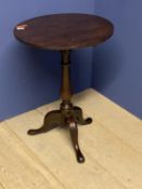 George lll mahogany pedestal table supported by carved canthus leaf cabrole legs