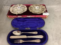 Pair boxed Madras Indian pierce silver dishes stamped P Orr & Sons, 14 cm dia 5.2 ozt (Case