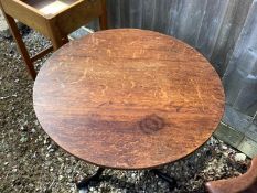 Georgian oak circular snap top tripod table 77 cm dia x 69 cm H, Georgian gentleman's oak arm