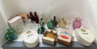 Mixed lot of glassware, including pair ruby flash etched decanters, 10 Wheaton USA collector's