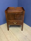 George III tray top mahogany commode, 75.5h x 53.5w x 45.5d cm.