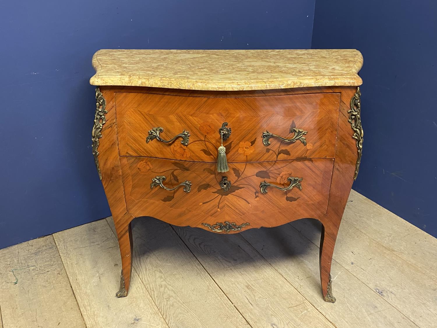 Dutch Kingwood marquetry 2 drawer bomb commode with ormolu decoration beneath a marble top 100 cm - Image 4 of 5