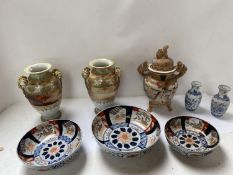Graduated set of 3 Imari bowls c.1920 25cm , 21 cm 18 cm dia and a pair of blue and white oriental