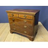 Good mid C18th crossbanded mahogany Batchelors chest of 2 short over 3 long graduated drawers with