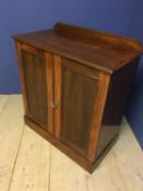 Edwardian small walnut side cabinet with 2 loose shelves 76cm L x 80cm H x 40cm D. Condition: