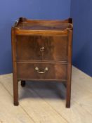 Good George III tray top mahogany bedside commode with drawer base and split leg support on brass