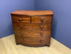 Good quality George IV mahogany bow front chest of 2 short over 3 long graduated drawers with turned