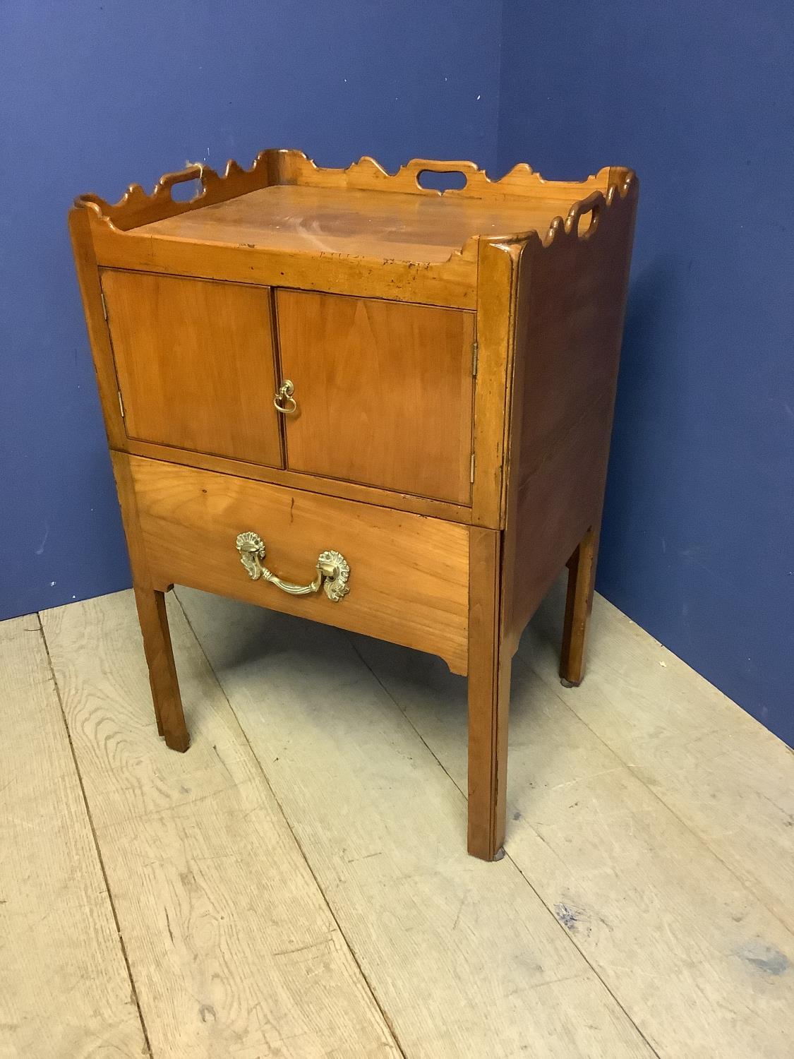 Irish tray top commode in white cherry, with original pot. C1770, 83h x 56w x 46d cm. - Image 2 of 4