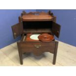Good mahogany tray top commode, complete with chamber pot, English C1780, 79h x 59w x 45.5d cm