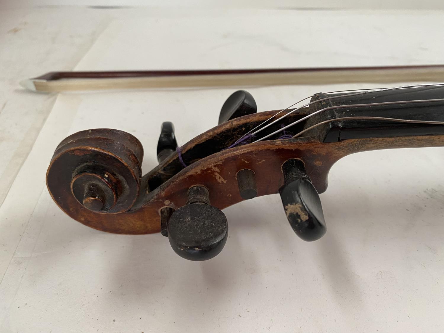 Cased violin and bow, see images for details and condition - Image 4 of 9