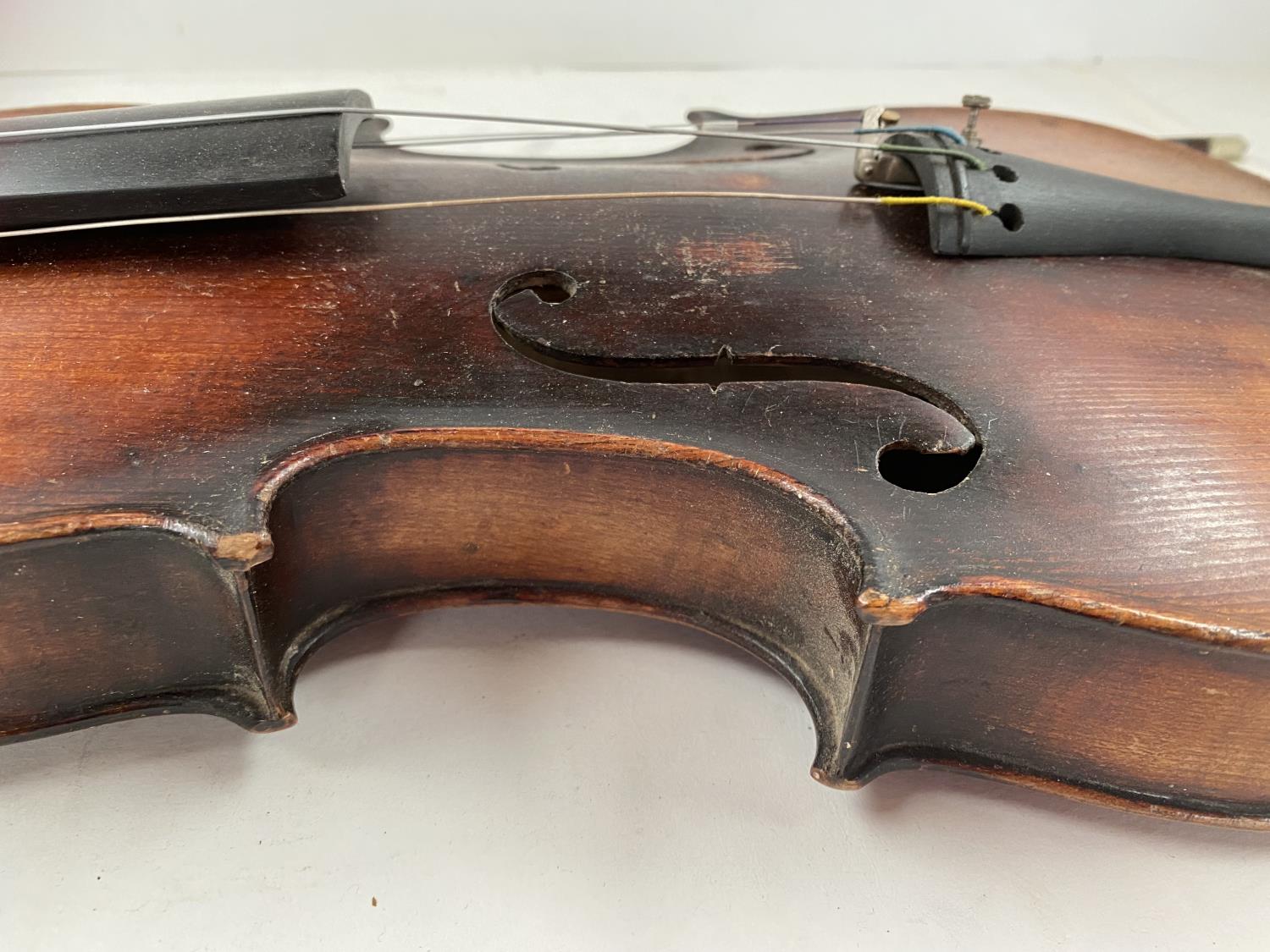 Cased violin and bow, see images for details and condition - Image 6 of 9