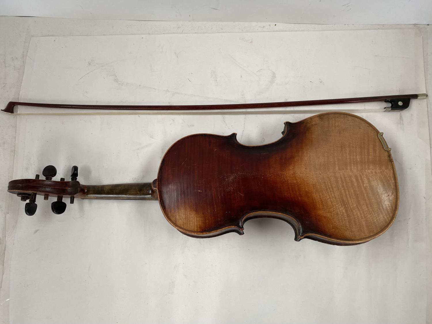 Cased violin and bow, see images for details and condition - Image 7 of 9