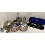 Qty silver plate, a part Mappin & Webb carving set etc