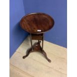 Georgian mahogany circular pedestal wash/wig stand 40 diam x 75cm H. Condition: Top marked and