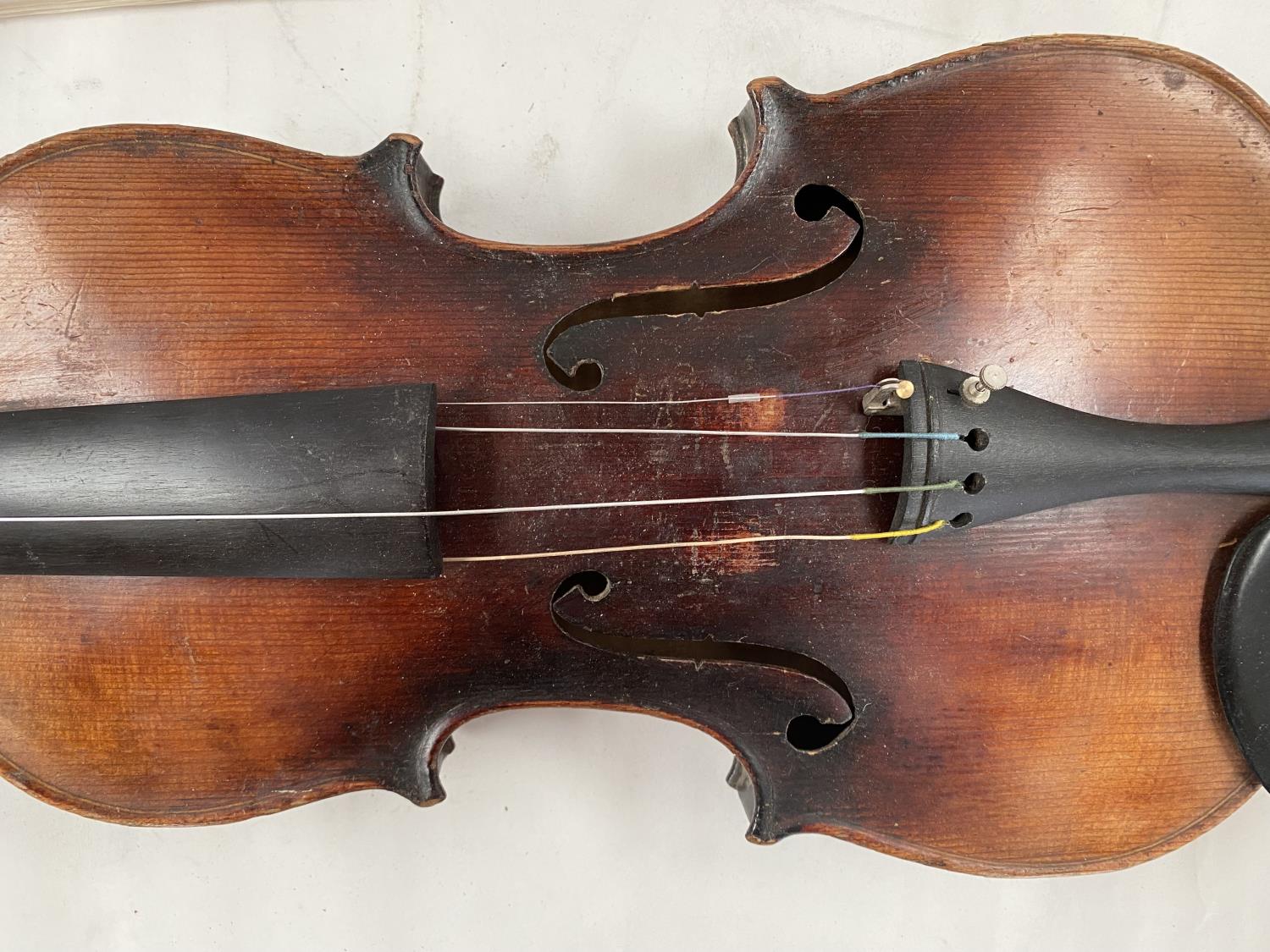 Cased violin and bow, see images for details and condition - Image 5 of 9