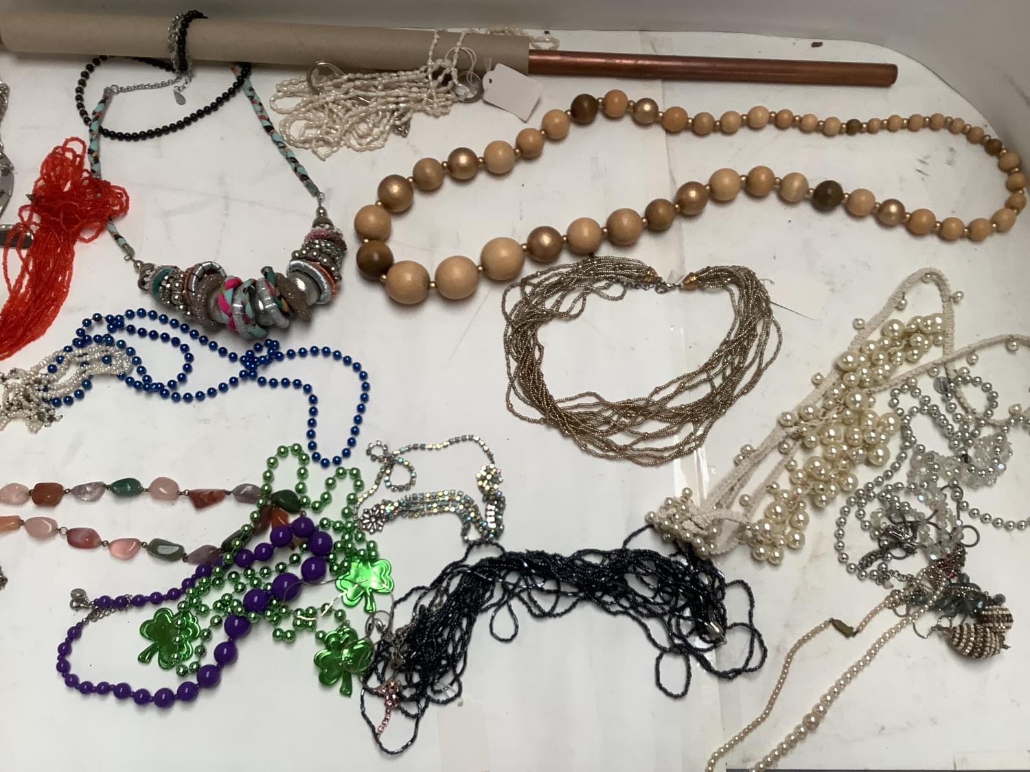 Quantity of costume jewellery - Image 2 of 4