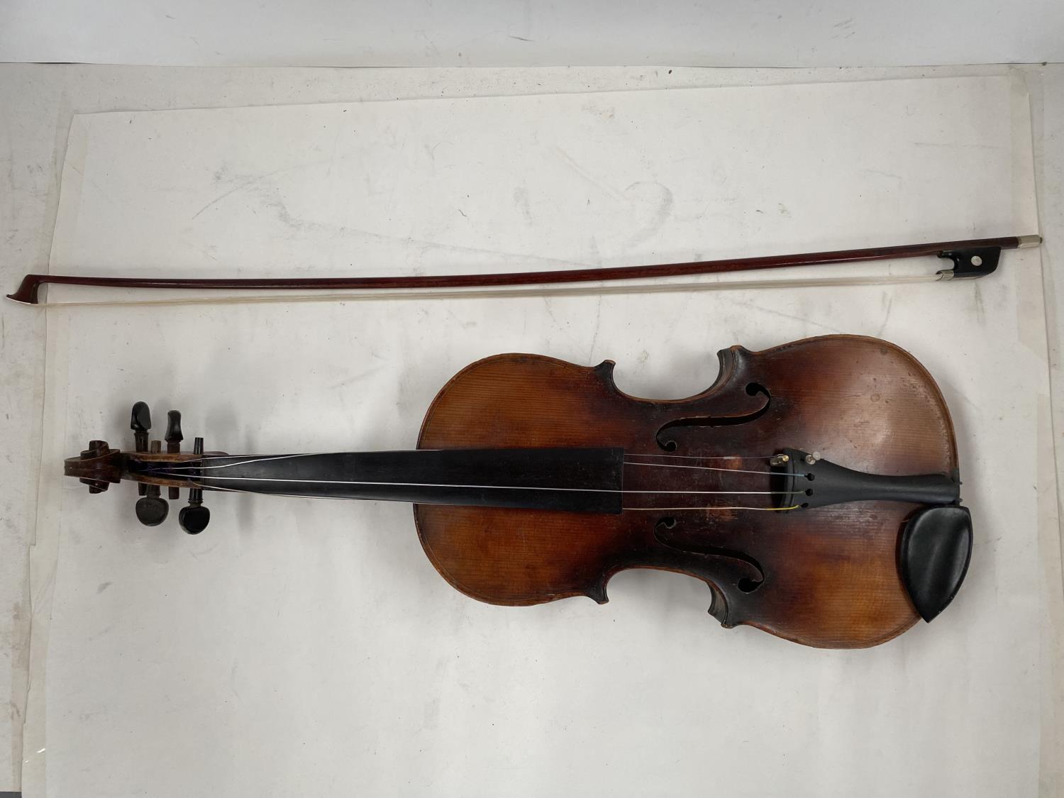 Cased violin and bow, see images for details and condition - Image 2 of 9