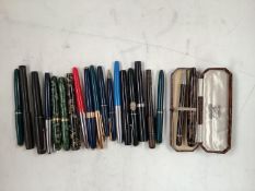 Qty of vintage pens - see photos for details