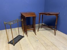 Quarto nest of 4 tables of fine quality, mahogany oval inset and ebony strung table, and a fine