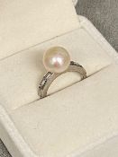 CARTIER, LONDON, Natural salt water pearl and diamond and platinum ladies ring, central natural