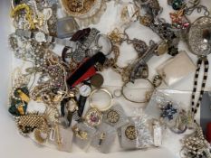 Extensive qty of costume jewellery