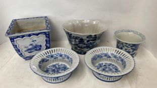 Five decorative blue and white planters and a pair of blue and white pierced dishes