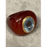 Aqua marine, carnelian and yellow metal ladies dress ring, centrally set with oval free cut aqua